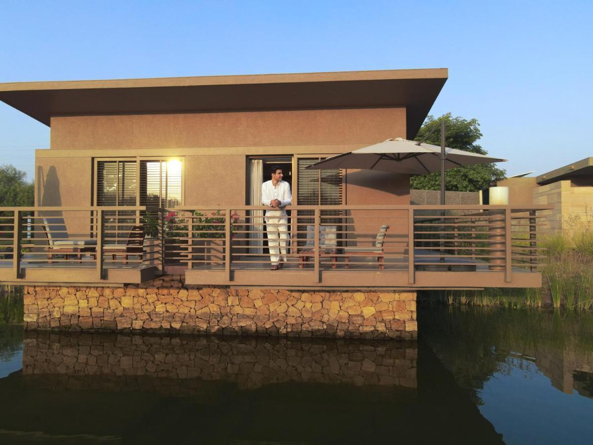 Life At Repose- Lake Villas Resort & Club Chor Warodra Luaran gambar