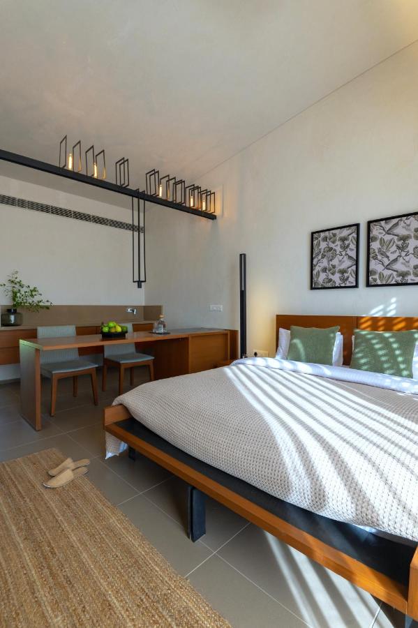 Life At Repose- Lake Villas Resort & Club Chor Warodra Luaran gambar