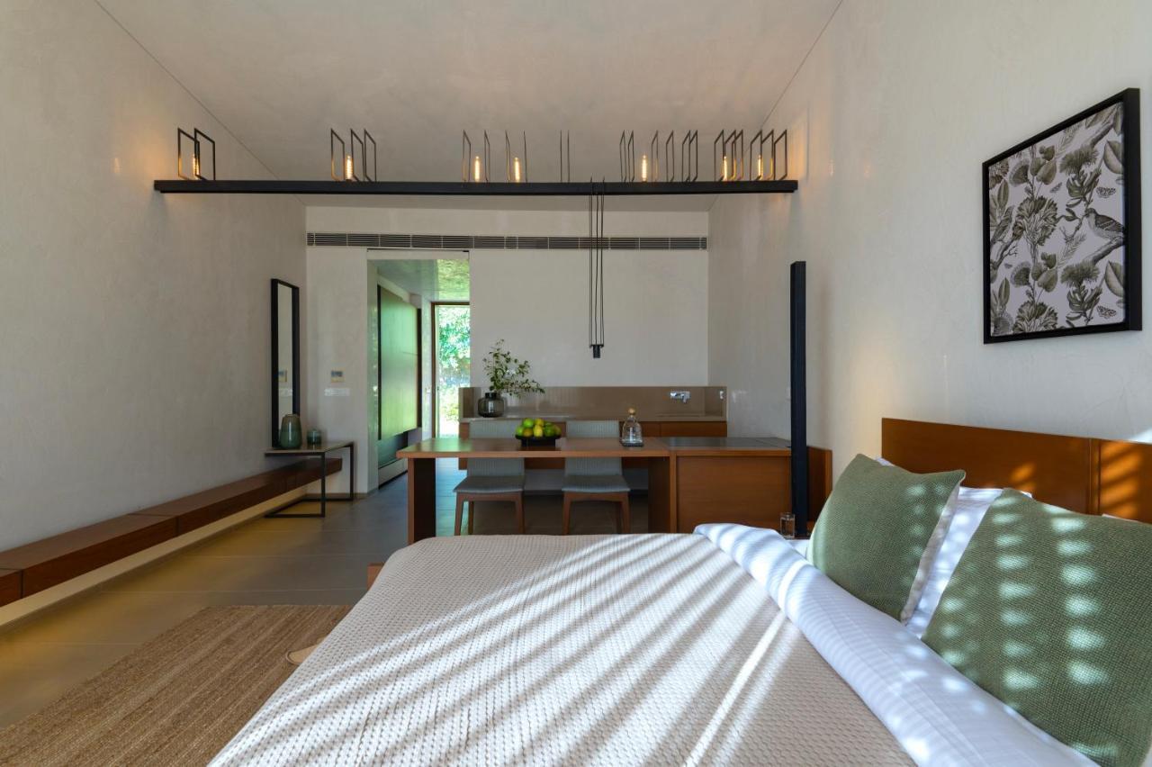 Life At Repose- Lake Villas Resort & Club Chor Warodra Luaran gambar