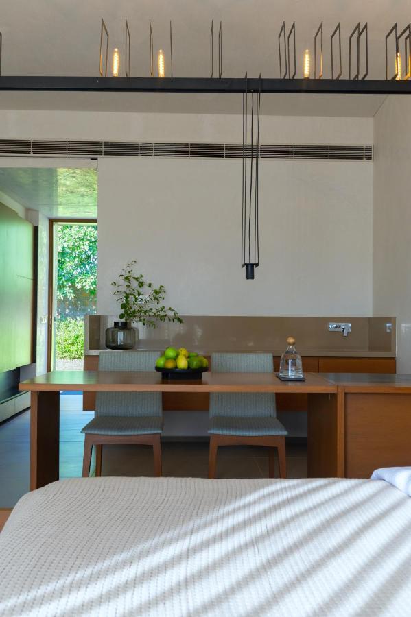 Life At Repose- Lake Villas Resort & Club Chor Warodra Luaran gambar