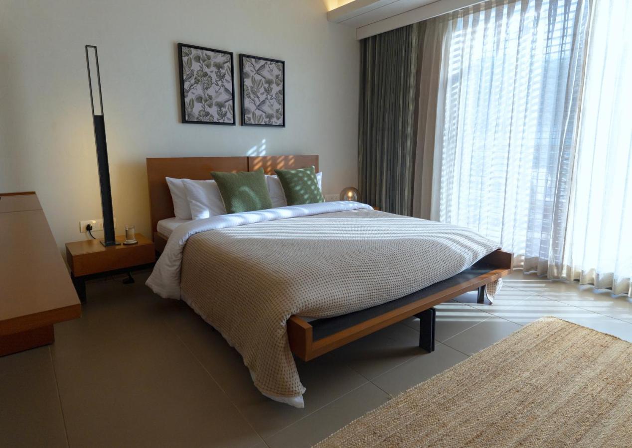 Life At Repose- Lake Villas Resort & Club Chor Warodra Luaran gambar