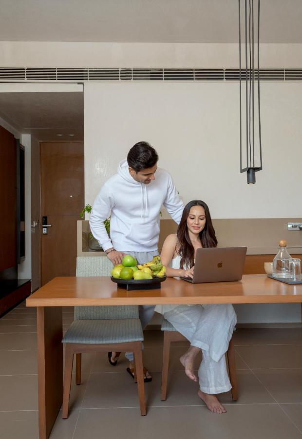 Life At Repose- Lake Villas Resort & Club Chor Warodra Luaran gambar