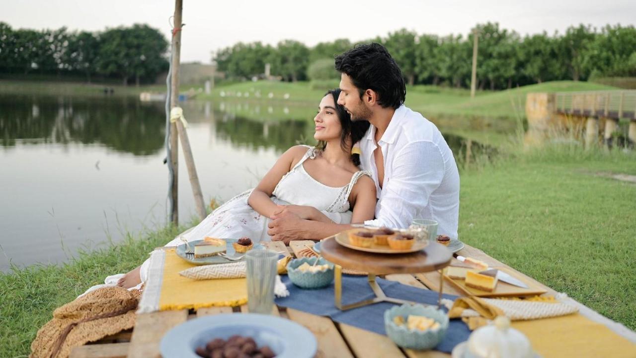 Life At Repose- Lake Villas Resort & Club Chor Warodra Luaran gambar