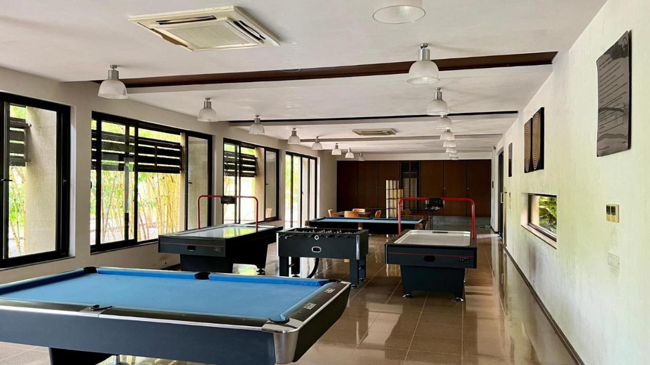 Life At Repose- Lake Villas Resort & Club Chor Warodra Luaran gambar